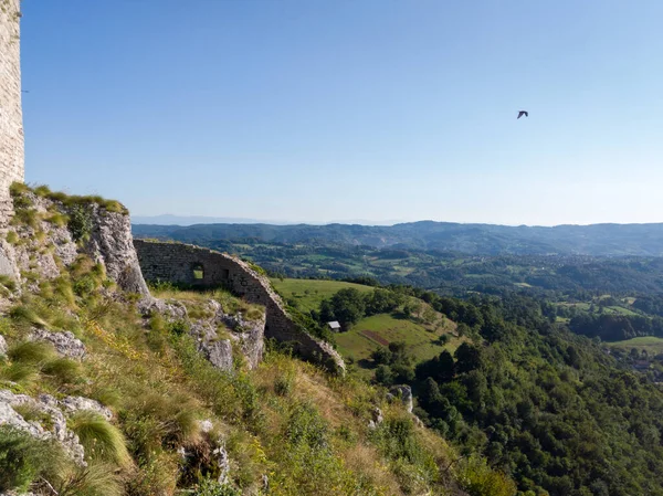 Paisaje Montañoso Panorámico Del Pueblo Srebrenik Con Bosques Prados Vistos — Foto de Stock