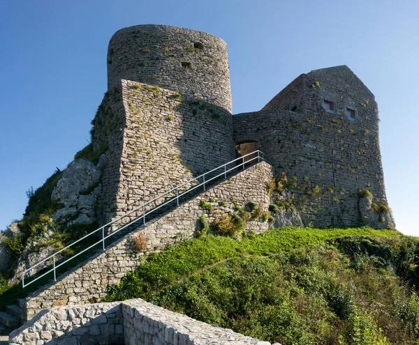 Fortaleza Otomana Medieval Cerca Srebrenik Roca Escarpada Con Torre Puerta — Foto de Stock