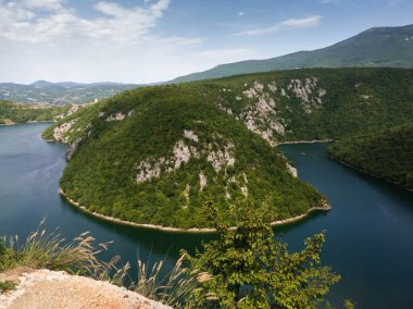 Banja Luka, Knezevo ve Mrkonjic Grad kasabalarındaki Manjaca ve Cemernica dağları arasındaki Vrbas nehrinin kanyonundaki Bocac yapay gölü