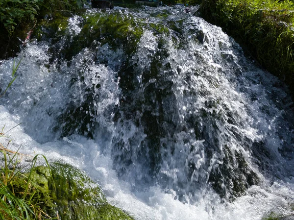 Cascade Pliva Rivier Met Bruisend Water Tijdens Zonnige Dag — Stockfoto