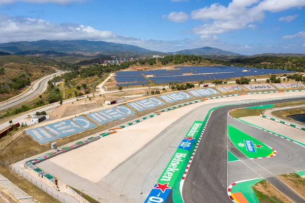 ポルティマン アルガルヴェ ポルトガル 2021年5月 ラゴスのレーストラックアルガルヴェ国際サーキット上空の空中ドローンビューポルティマン フィニッシュレースライン 晴れた日 — ストック写真