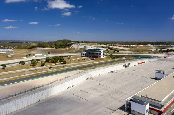 波蒂莫 葡萄牙阿尔加维 2021年5月 在拉各斯波蒂莫的阿尔加维国际赛道上俯瞰空中无人机 天文台看台 — 图库照片