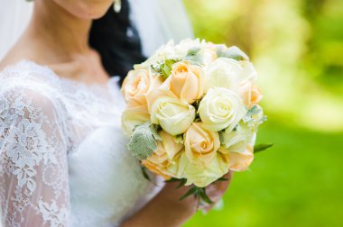 Gelin düğün buket gül ile