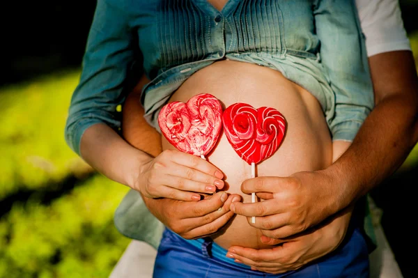 Barriga grávida um bebê — Fotografia de Stock