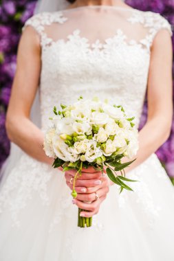 gelin gül buketi ile