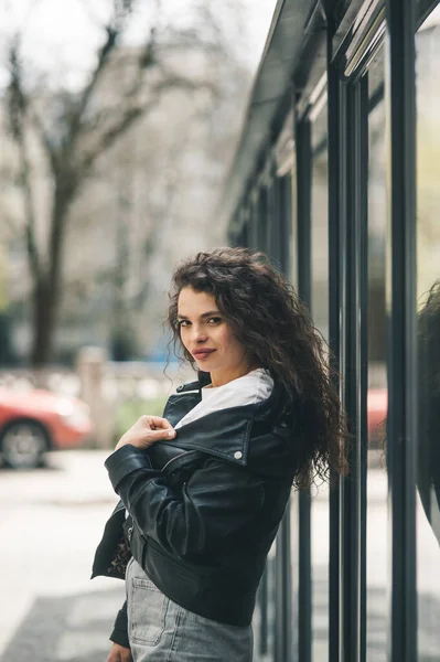 Beautiful Brunette Street Talking Phone — Stock Photo, Image