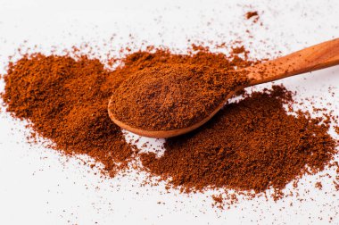 Aromatik kahve çekirdekleri. Kahve ve kahve çekirdekleri izole. 