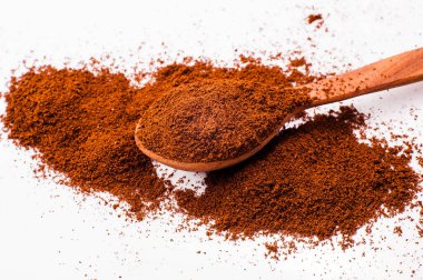 Aromatik kahve çekirdekleri. Kahve ve kahve çekirdekleri izole. 