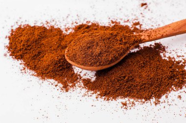 Aromatik kahve çekirdekleri. Kahve ve kahve çekirdekleri izole. 