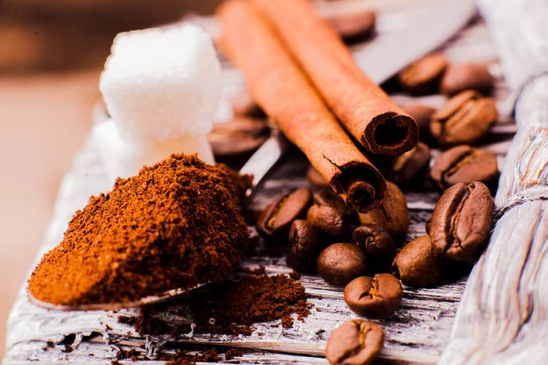 Whole Cinnamon Ground Coffee — Stock Photo, Image