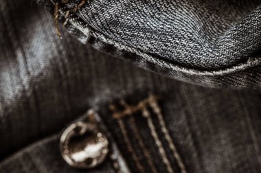 Kot pantolon arka planını ve kumaşı kapat. Kot giyim etiketi etiketi, kilitler.