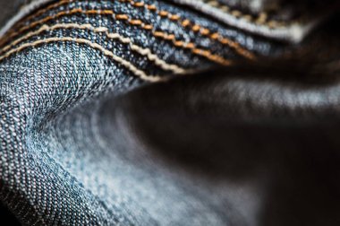 Kot pantolon arka planını ve kumaşı kapat. Kot giyim etiketi etiketi, kilitler.