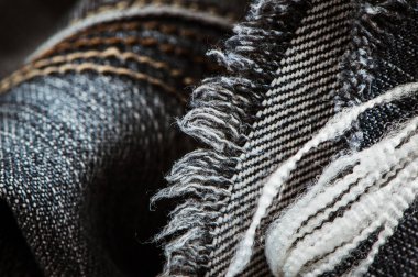 Kot pantolon arka planını ve kumaşı kapat. Kot giyim etiketi etiketi, kilitler.