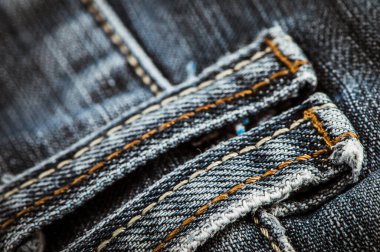 Kot pantolon arka planını ve kumaşı kapat. Kot giyim etiketi etiketi, kilitler.