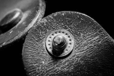 Eski kahverengi deri mahsulü.