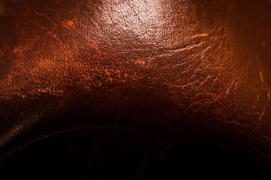 Eski kahverengi deri mahsulü.