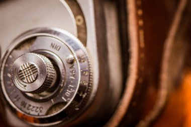 Eski model deri kamera. Metal kepenk kamerası.