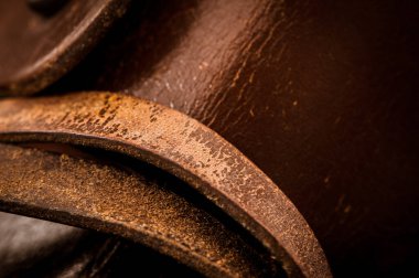 Kahverengi deri kumaş. Klasik.