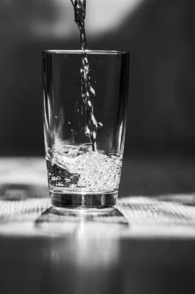 Vaso Agua Está Sobre Mesa — Foto de Stock