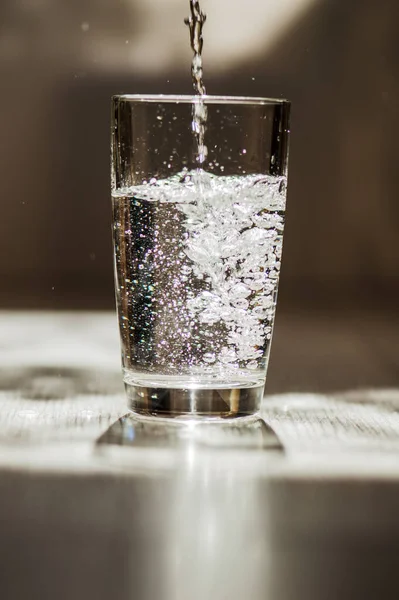 Vaso Agua Está Sobre Mesa — Foto de Stock