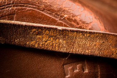 Kahverengi deri kumaş. Klasik.