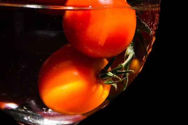 Tomates Cerises Dans Eau Éclaboussures Gouttes — Photo