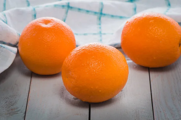 Frische Orangen Auf Dem Table Saftige Fruchtvitamine Sind Ein Nützliches — Stockfoto