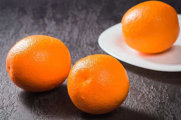 Frische Orangen Auf Dem Table Saftige Fruchtvitamine Sind Ein Nützliches — Stockfoto