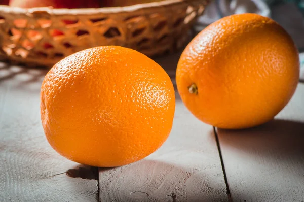 Frische Orangen Auf Dem Table Saftige Fruchtvitamine Sind Ein Nützliches — Stockfoto