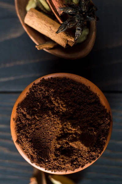 Gemahlener Kaffee Und Gewürze Sternanis Zimt — Stockfoto