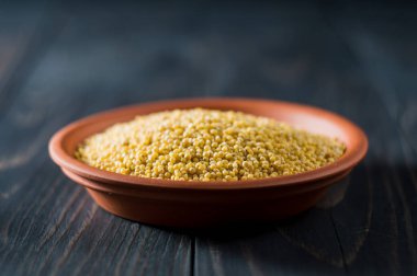 Masada bir kase darı lapası.