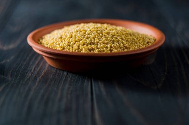 Masada bir kase darı lapası.