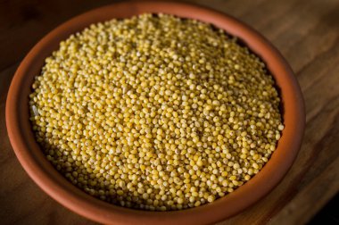 Masada bir kase darı lapası.