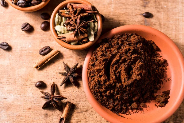 Ground Coffee Beans Fonings Coffee Cardamom Star Anise — стоковое фото