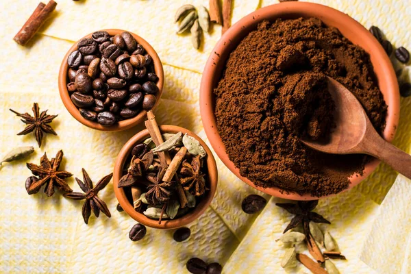 Fragrant Arabica Coffee Ground Coffee Spices Star Anise Cinnamon — Φωτογραφία Αρχείου