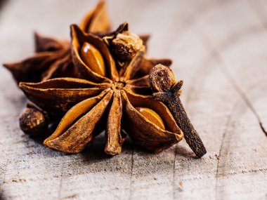 yıldız anason, karanfil  