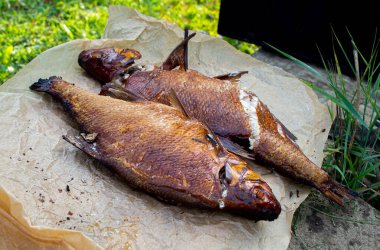 Tütsülenmiş balık kroketi. piknik