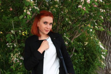 Kameraya poz veren biri.