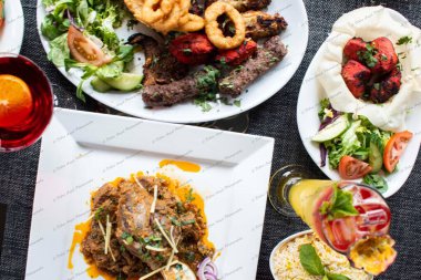 Hint yemeği, kebaplı pirinç körisi. 