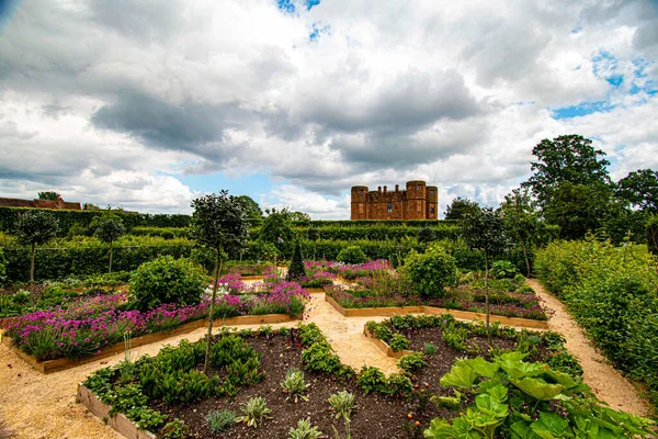 Kenilworth England Kenilworth Замок Elizabethan Сади Повному Розквіті Квітами Статуями — стокове фото