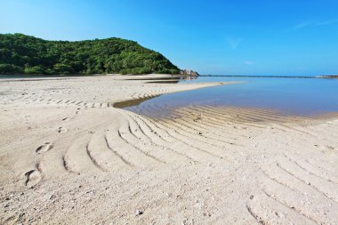 Güzel bir kumsal, phangan üzerinde ayak izleri