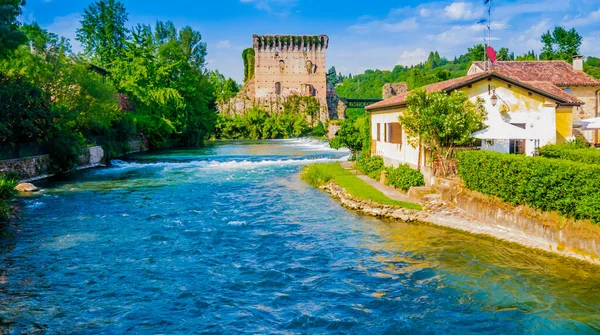 Borghetto tarihi merkezi ve Visconti köprüsü, Valeggio Konsolosu Mincio, İtalya
