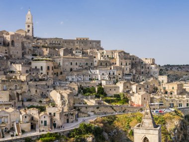 Sasso Caveoso bölgesinin manzarası ve İtalya 'nın güneyindeki Matera, Basilicata bölgesindeki kendine özgü mağara evleri.
