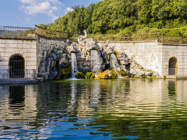 Prachtig Uitzicht Drie Dolfijnen Fontein Koninklijk Paleis Van Caserta Italië — Stockfoto