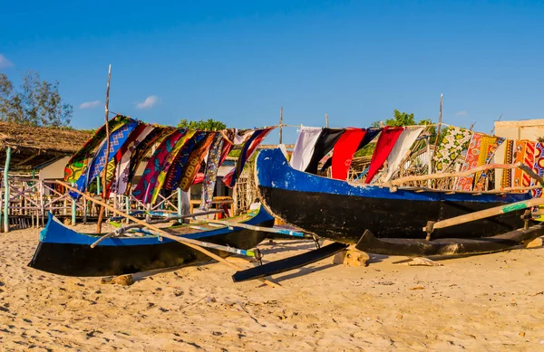 Impresionante Vista Piragua Tradicional Los Pescadores Outrigger Con Colorido Pareo — Foto de Stock