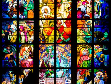 Alfons Mucha, St. Vitus Katedrali, Prag Şatosu, Çek Cumhuriyeti 'nin yeni vitraylı penceresinin sanat manzarası çok etkileyici.