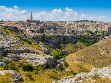 Matera antik kenti ve derin kanyonu, Basilicata bölgesi, güney İtalya 'nın dramatik manzarası
