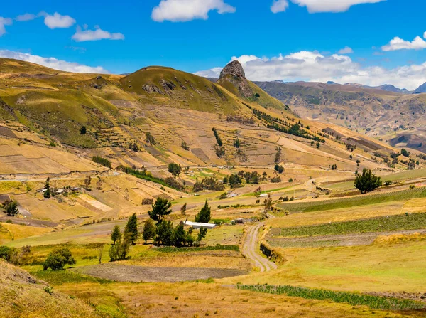 에쿠아 로토아 사이의 아름다운 안데스산맥 모양때문에 마추픽추 도한다 — 스톡 사진