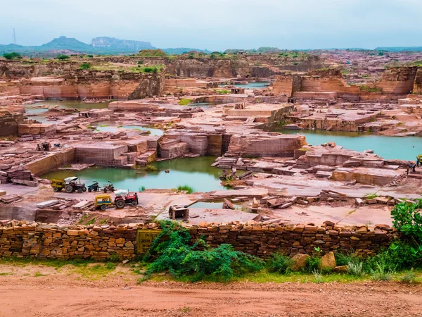 Kırmızı kumtaşı açık Ocak maden, jodhpur, Hindistan — Stok fotoğraf