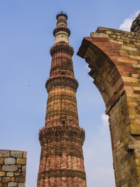 Qutb Minar ve çevreleyen kalıntıları, Delhi, India